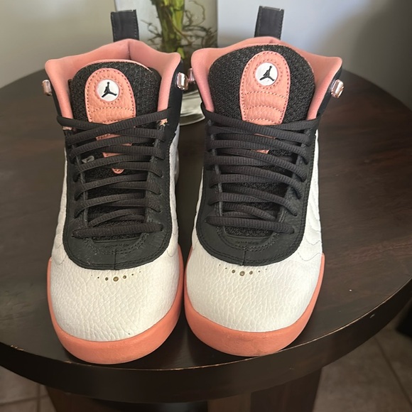 Air Jordan 12, Pink, Size 5W (Fits 4Y), Good condition, Barely Worn - Picture 2 of 4